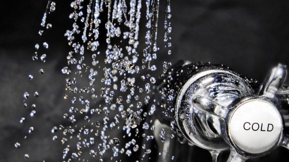 دوش گرفتن با آب سرد