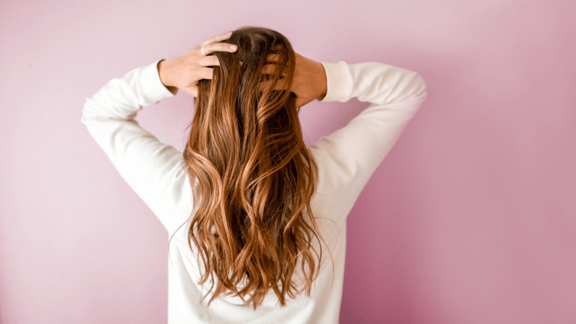 همه آنچه که باید برای مراقبت از مو بدانید: 9 عادت افرادی که موهای سالمی دارند