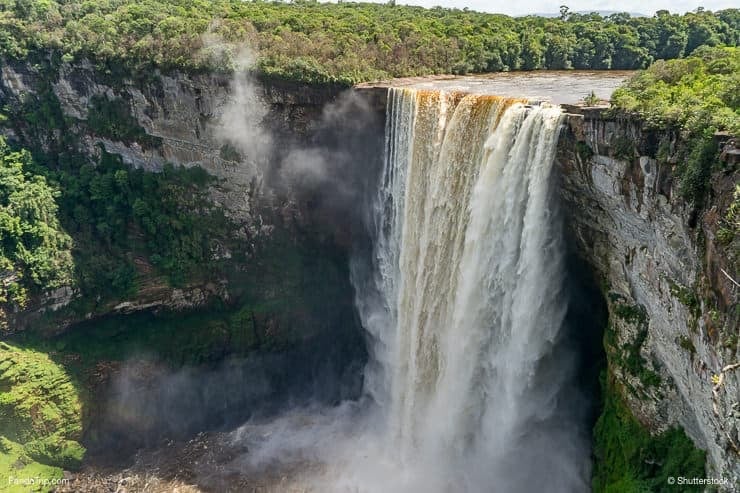 آبشار Kaieteur در گویان آمریکای جنوبی