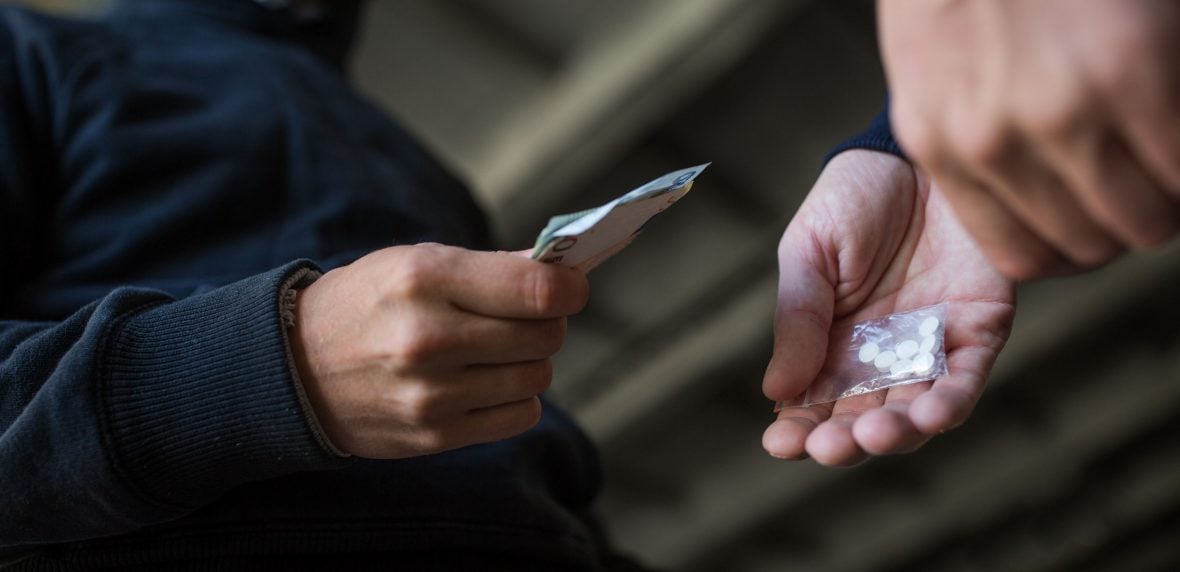 خریدوفروش مواد در اینستاگرام