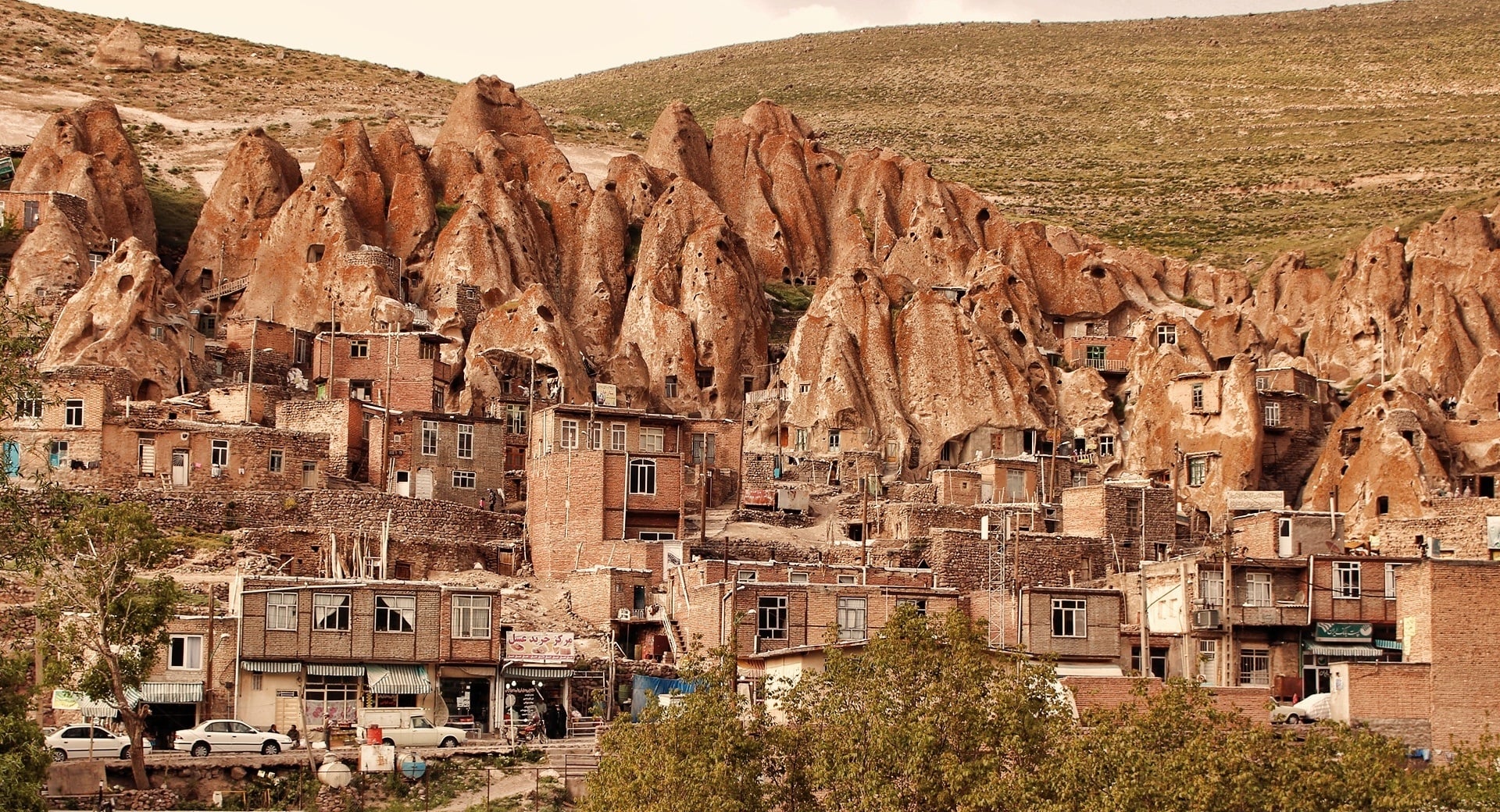 هشتگ از یکی از 3 روستای صخره‌ای جهان، روستای کندوان تبریز می‌گوید