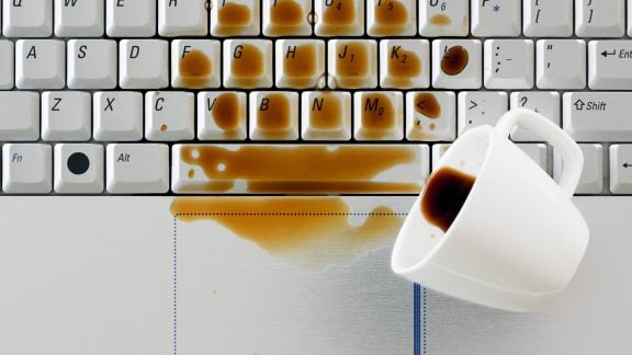 خیس شدن لپ تاپ