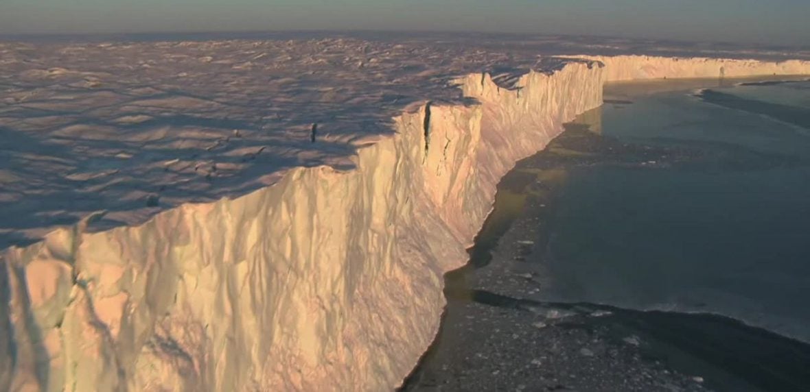 جدا شدن کوه یخی از قطب جنوب