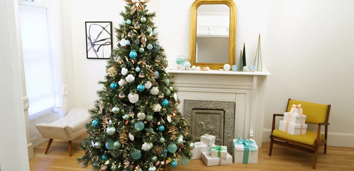 درخت کریسمس با تزیین ساحلی