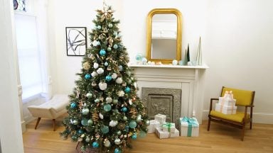 درخت کریسمس با تزیین ساحلی