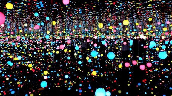 اتاق بینهایت خیالی Yayoi Kusama