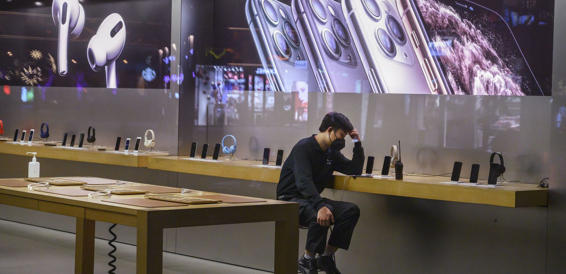 کاهش تولید و عرضه آیفون