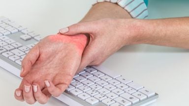 مقابله با درد مچ دست