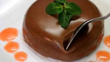 دستور تهیه دسر پاناکوتای شکلاتی ماست یونانی