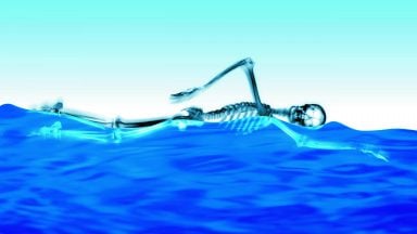 10 مورد از مزایای شنا کردن