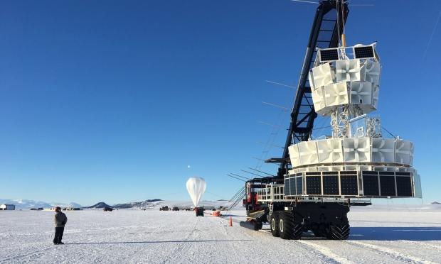 آزمایش فرستادن آنتن ناپایدار تحریک‌کننده (ANITA) به آسمان بالای قطب جنوب
