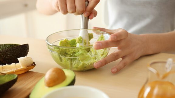 8 دستور تهیه ماسک موی خانگی