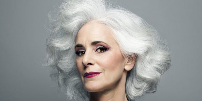 15 نکته آرایش زنان مسن - تلاش کنید تا ظاهری طبیعی داشته باشید