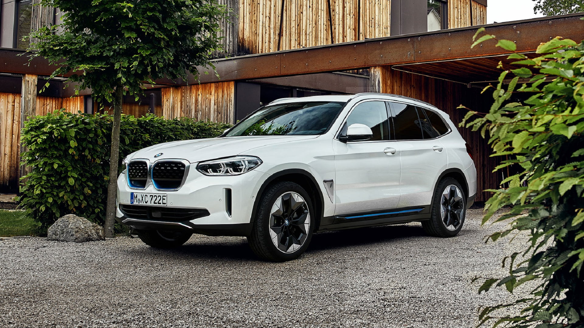 رونمایی BMW از SUV تمام الکتریکی iX3 با قدرت، برد و فضای بیشتر
