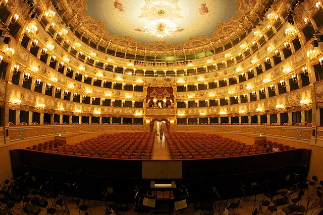 راهنمای محلی ونیز - 6. صحنه اجرای زنده تئاتر Teatro La Fenice