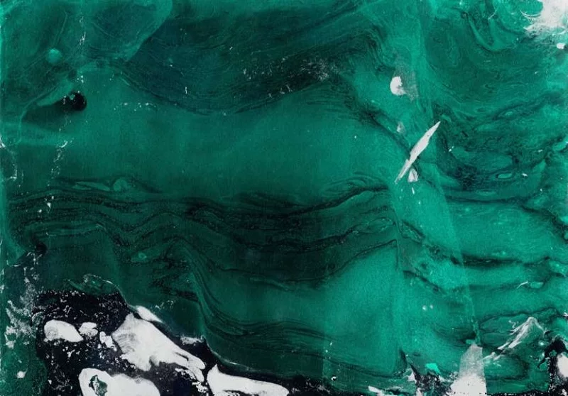 16. نوعی کوه یخی وجود دارد که از «زمرد سبز» تشکیل شده است.