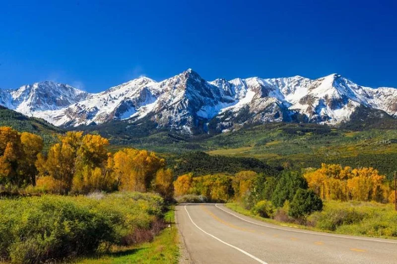 20 دانش عمومی از سراسر جهان - 7. در منطقه «رشته کوه‌های راکی» (Rocky Mountains) بیش از 1 میلیون دلار گنجینه مخفی وجود دارد که در زمین دفن شده است.