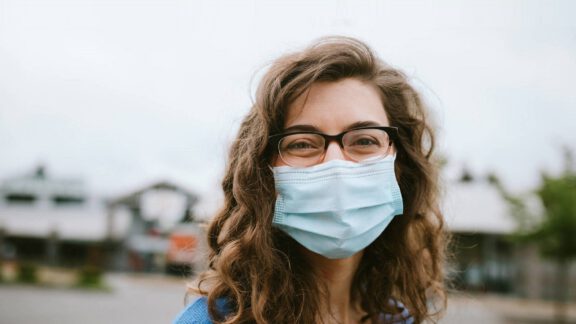 زنان در مقابل ویروس کرونا