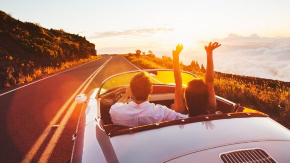 10 بازی کلامی سریع سرگرم کننده مناسب برای دو نفر در مسافرت‌های جاده‌ای