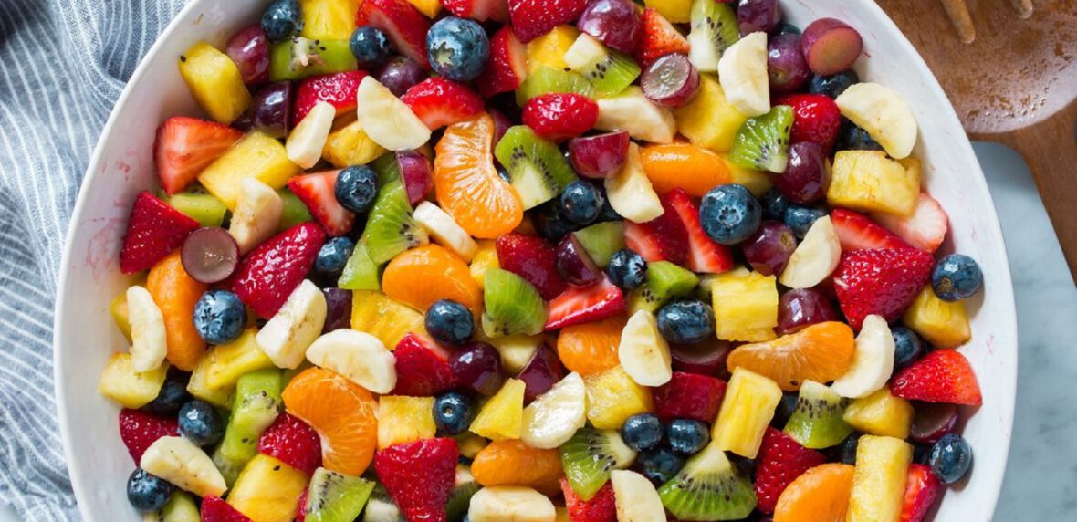 سالاد میوه رنگین کمان با سس عسل و لیمو