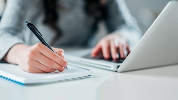 یادداشت بر روی کاغذ