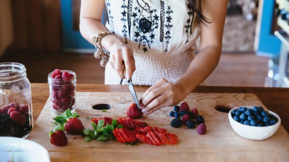 خوردن میوه با معده خالی