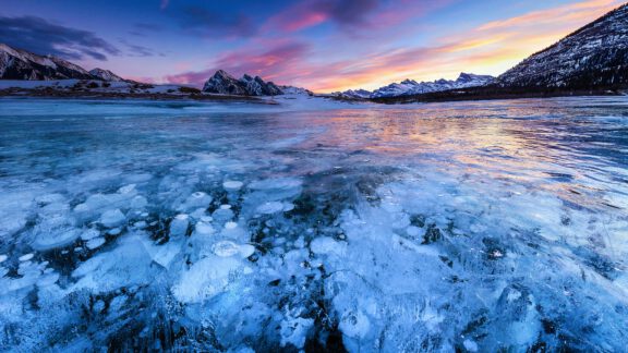 آب های یخ زده