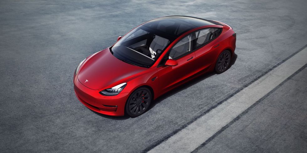 بهترین خودروهای الکتریکی سال 2021 - 1. بهترین سدان الکتریکی
«تسلا مدل 3» (Tesla Model 3)