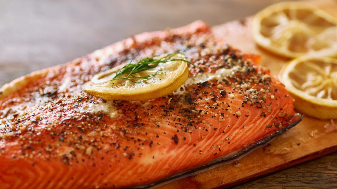 مهمترین خوراکی های آلرژی زا در رژیم غذایی - 3. ماهی