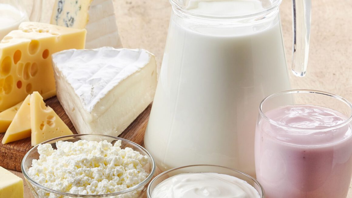 مهمترین خوراکی های آلرژی زا در رژیم غذایی - 4. شیر و لبنیات