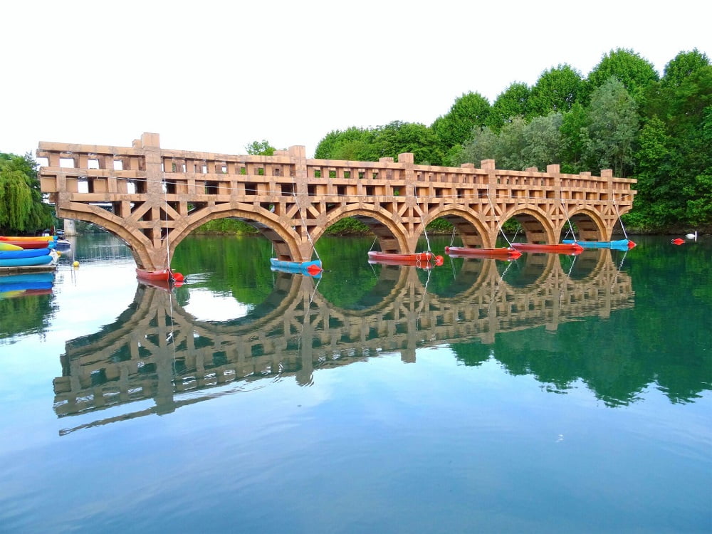 پلهای مقوایی یادمانی شناور - فستیوال قهرمانی de l'Oh، فرانسه (2015)