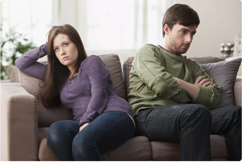 20 نشانه دروغگویی برای ارزیابی صداقت همسرتان در هنگام مکالمه با شما