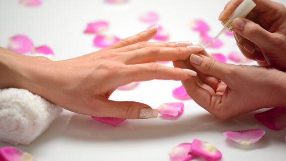 15 نشانه برای ترک مانیکور و کاشت ناخن
