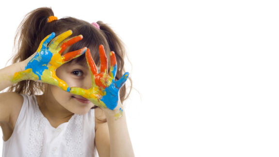 10 نشانه برای شناخت روان کودک از روی نقاشی