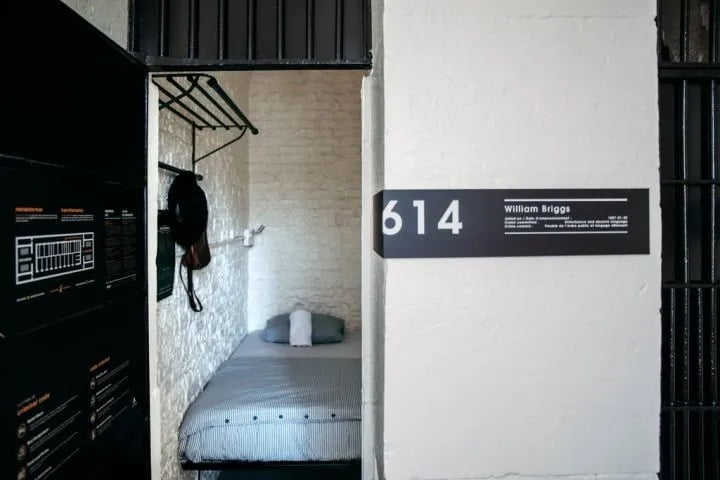 هتل در زندان
