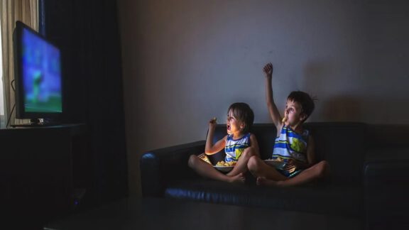 تاثیر تماشای انیمیشن بر کودکان