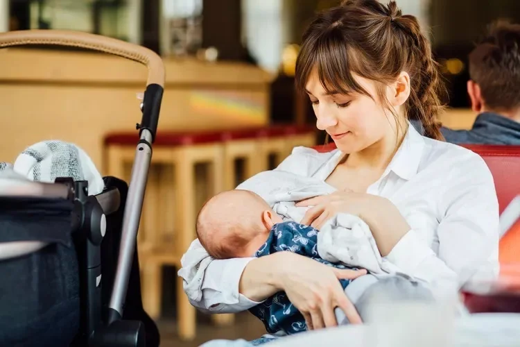 فواید شیر دادن برای نوزادان و مادران