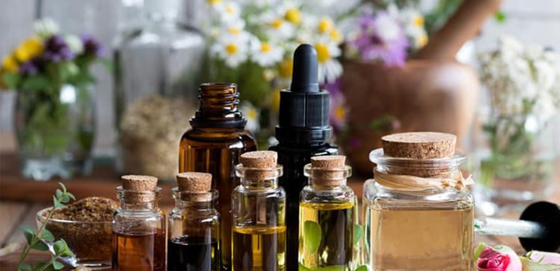 تفاوت عرق، عصاره و اسانس گیاهی - عطاری آنلاین سحرانا