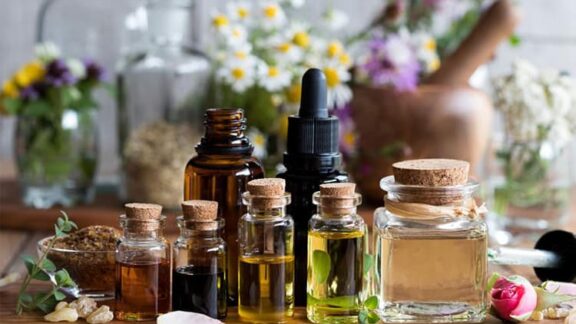 تفاوت عرق، عصاره و اسانس گیاهی - عطاری آنلاین سحرانا